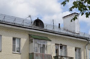 Плановый рейд по осмотру чердаков и подвалов провели в Бекасове. Фото: Анна Быкова, «Вечерняя Москва»