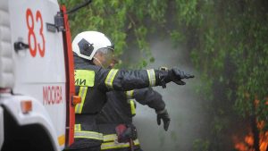 Расчеты поливомоечной техники заступили на постоянное дежурство в ТиНАО. Фото: Пелагия Замятина, «Вечерняя Москва»