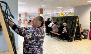 Занятие по плетению маскировочных сетей прошло в школе №1391. Фото: официальная страница школы №1391 в социальных сетях