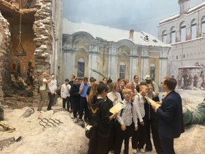 Ученикам школы №1391 провели познавательную экскурсию по Музею Победы. Фото: официальная страница школы №1391 в социальных сетях