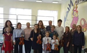 Ученицы Киевской ДМШ приняли участие в окружном концерте «Этюдная мозаика». Фото: официальная страница Киевской ДМШ в социальных сетях