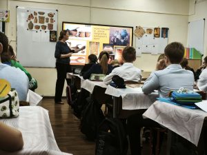 Пятиклассникам школы №1391 провели открытый урок «Конструкции и декор предметов народного быта». Фото: официальная страница школы №1391 в социальных сетях