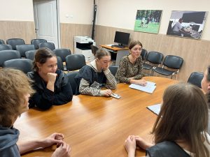 Молодые парламентарии Бекасова провели собрание в здании администрации района. Фото: официальная страница МП района Бекасова в социальных сетях